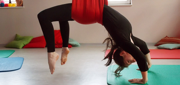 Bewegungskurse bei Emba: Aerial Yoga